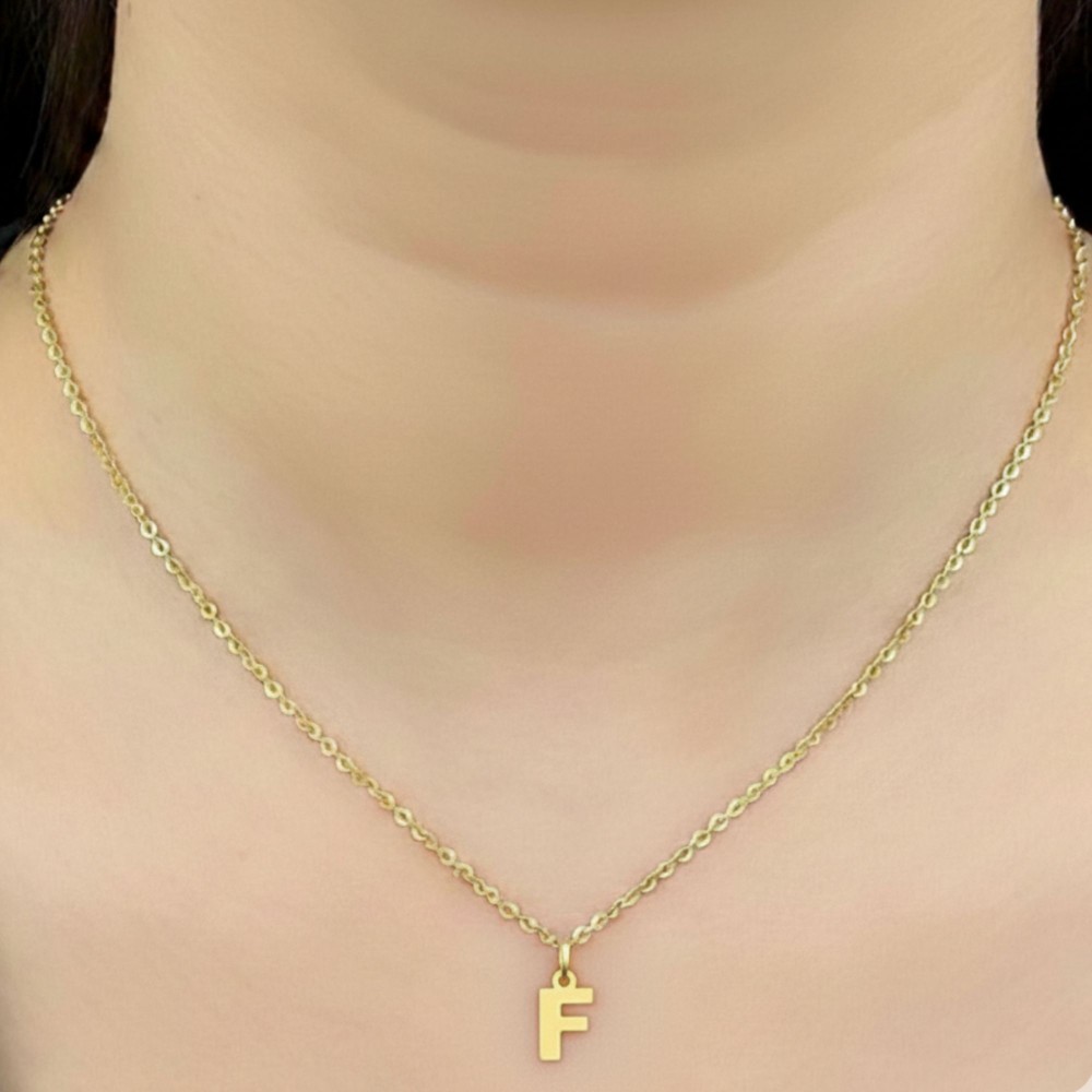 Pingente letra F de ouro 18k no corpo
