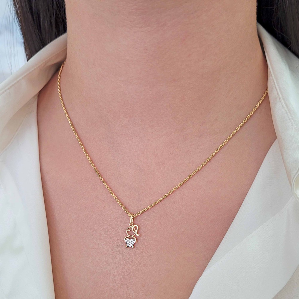 Pingente menina filha ouro 18k coração cravejado