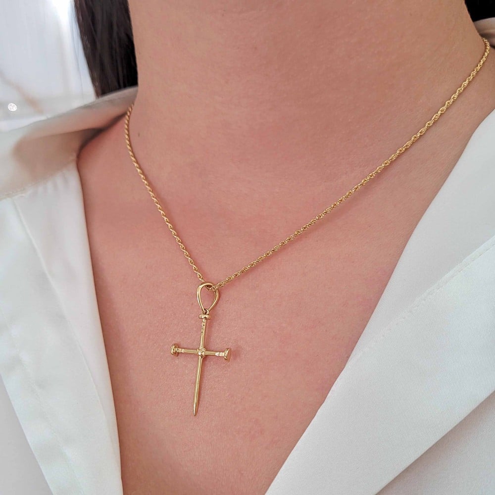 Pingente cruz de ouro 18k placa cravejada