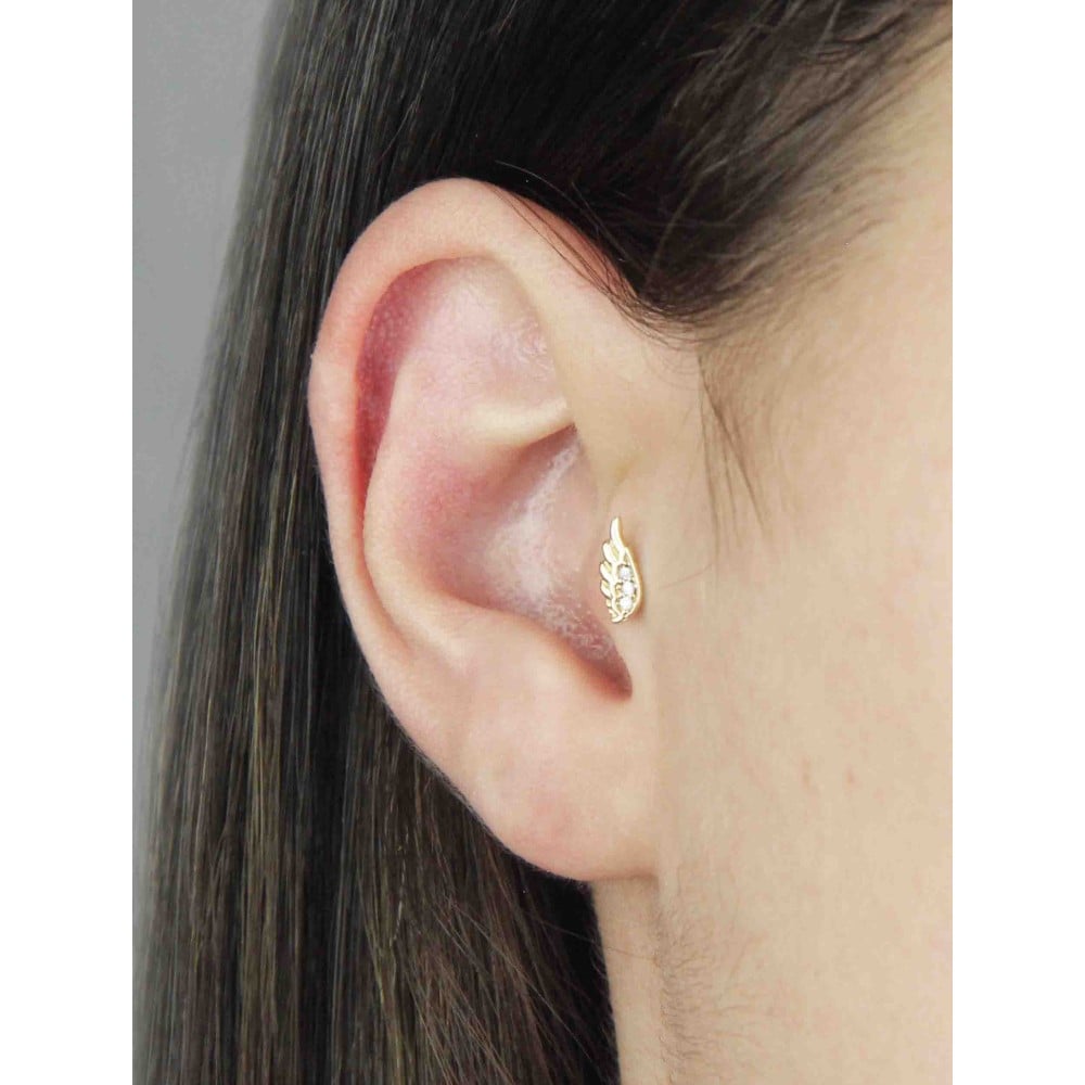 piercing de ouro 18k orelha direita asa pedras