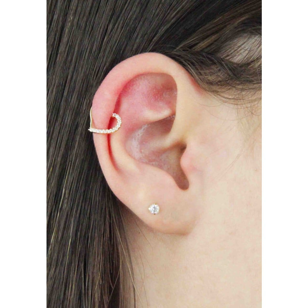 Piercing de ouro 18k cartilagem coração liso e pedras