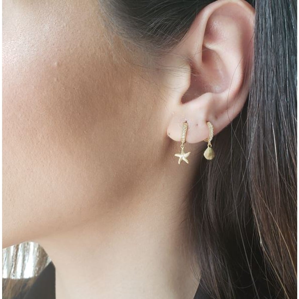 Brinco de ouro 18k argola com pingente concha na orelha