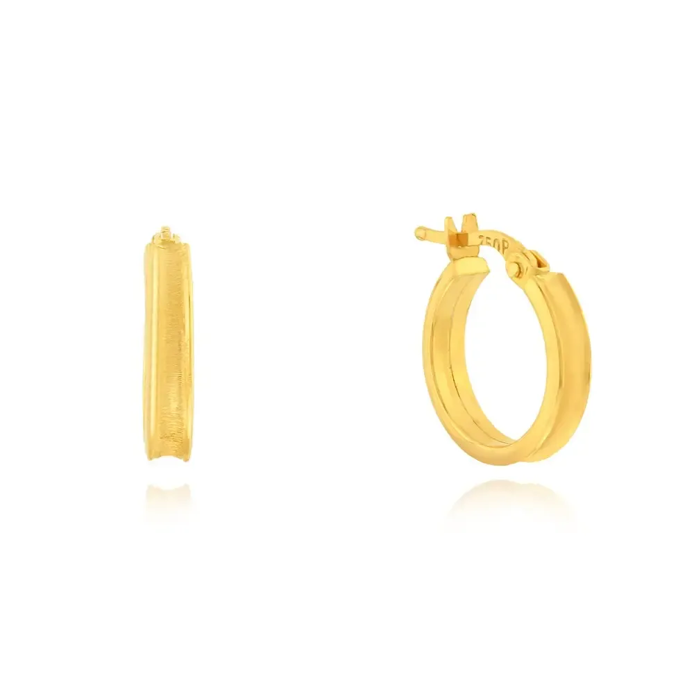 Brinco de ouro 18k argola face com entalhe fosco