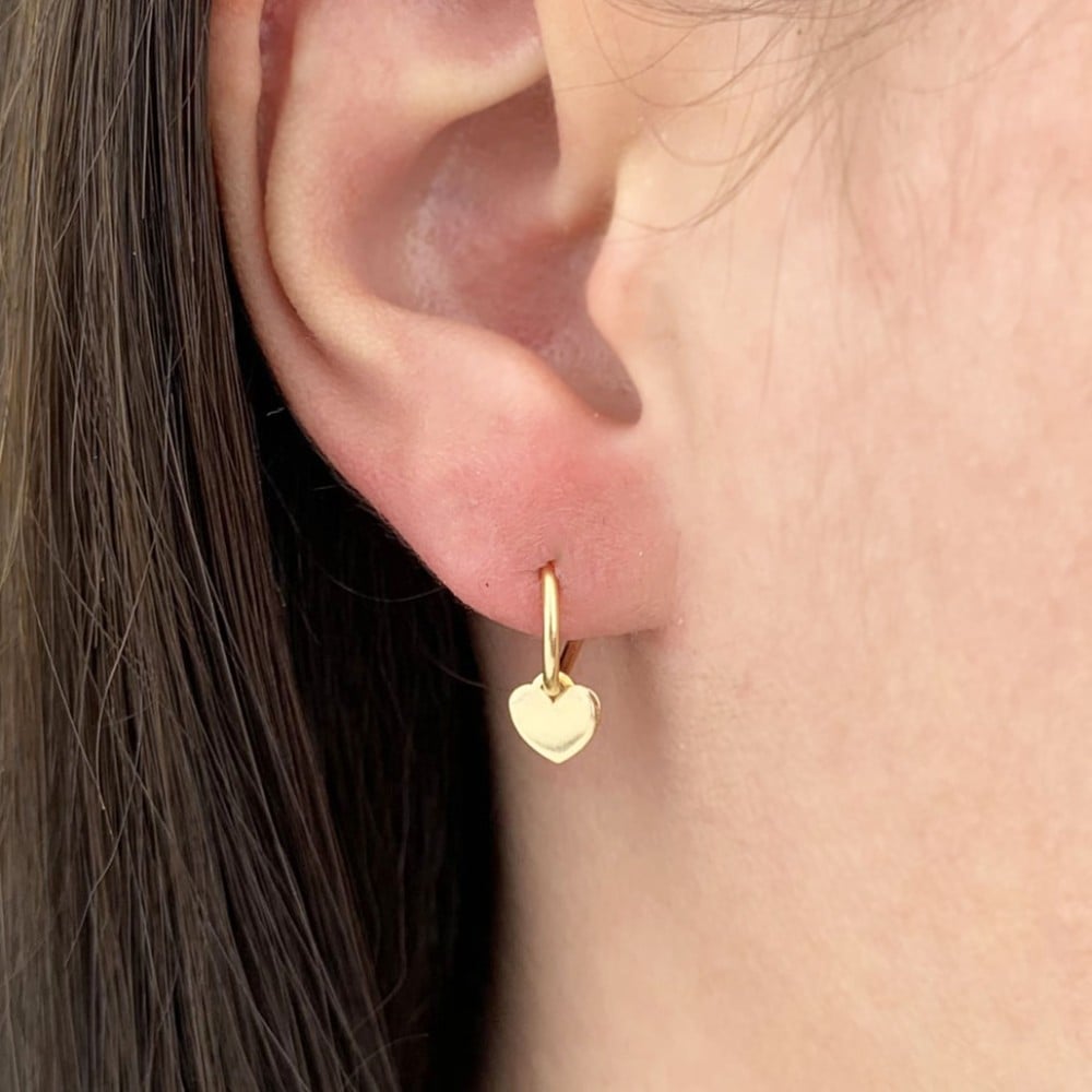 Brinco de argola infantil de ouro 18k coração