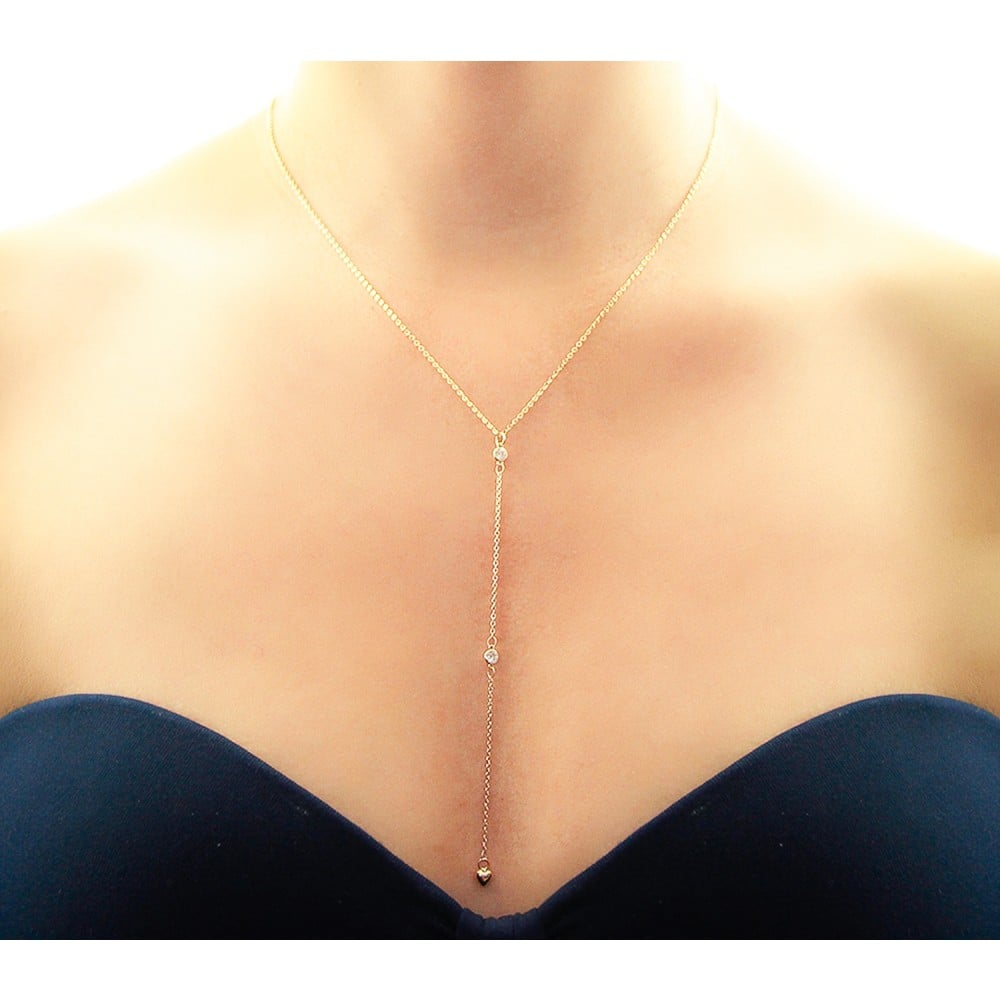 Gargantilha de ouro 18k com pendente de pedras zircônia e pingente de coração Gargantilha foto no pescoço corpo