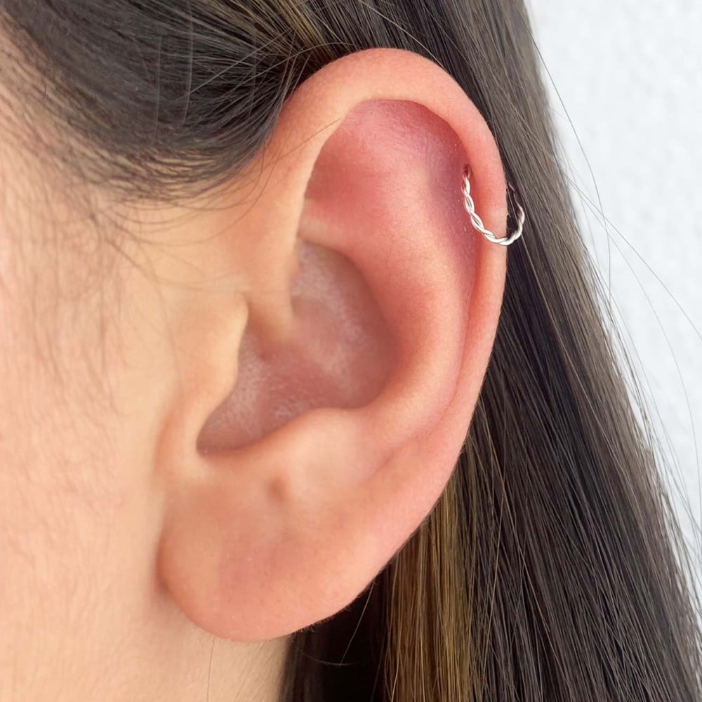 Piercing de ouro branco 18k cartilagem argola torcida