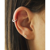 Piercing de orelha ouro branco 18k argola pedras