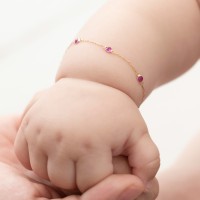 Pulseira de ouro 18k infantil com pedras vermelhas