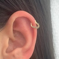 Piercing daith ou helix de ouro 18k II direito preto