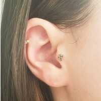 Piercing de ouro 18k cruz preta