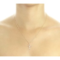 Pingente de ouro 18k cruz masculina / feminina foto no corpo