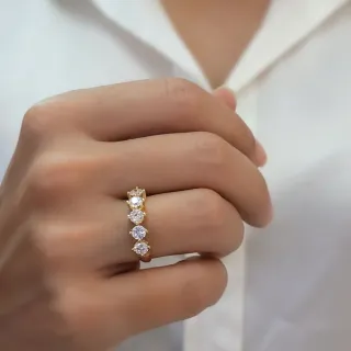 Meia aliança de ouro 18k pedras grandes Ella
