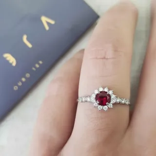 Anel com pedra vermelha de ouro branco 18k Versailles I