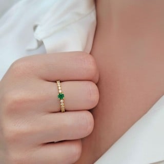 Anel de esmeralda e diamantes de ouro 18k solitário