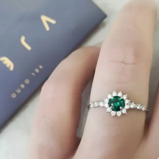 Anel com pedra verde de ouro branco 18k Versailles I