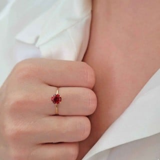 Anel de formatura vermelho em ouro 18k