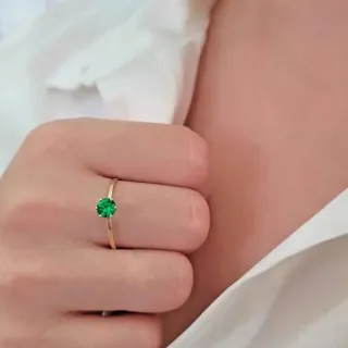 Anel de ouro 18k solitário verde 4mm