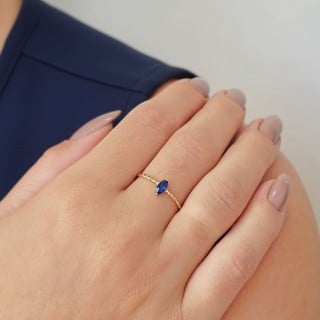 Anel de ouro 18k pedra azul corda delicado