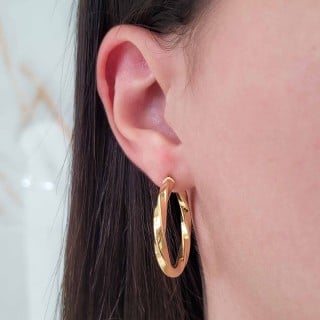 Brinco argola de ouro 18k torcido G