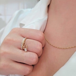 Anel de ouro 18k modelo com pingente de filho / menino com aplique de ródio