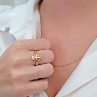 Anel São Bento de ouro 18k redondo medalha