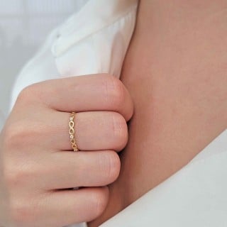 Anel infinito com pedras cravejadas delicado ouro 18k