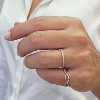 Anel de ouro branco 18k Wave cravejado