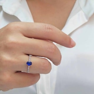 Anel de ouro branco 18k pedra azul escuro
