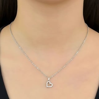 Pingente coração de ouro branco 18k cravejado pequeno