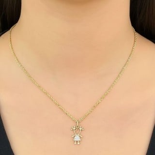 Pingente menina de ouro 18k cravejada vestido