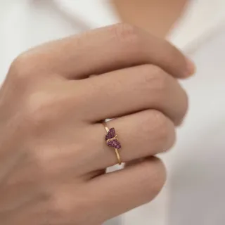 Anel borboleta de ouro 18k cravejado vermelho
