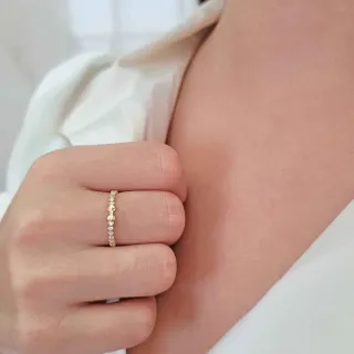 Anel feminino de ouro 18k laço com zircônias laterais
