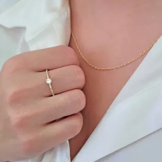Anel solitário de ouro 18k zircônias