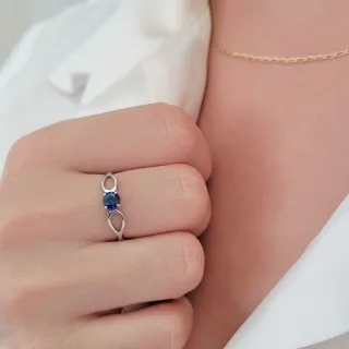 Anel solitário de ouro branco 18k duo azul