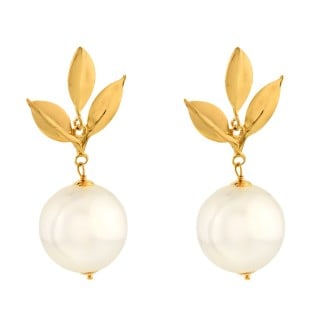 Brinco de ouro 18k pérola shell e folhas