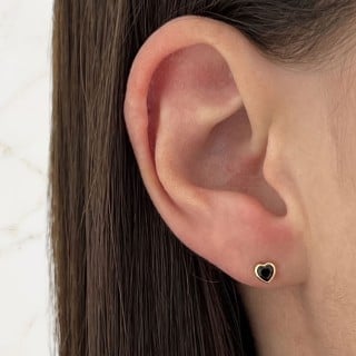 Brinco de coração ouro 18k pequeno preto