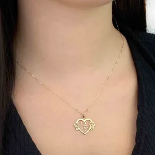 Colar com pingente de filhos ouro 18k coração