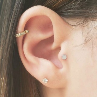 Piercing de ouro branco 18k tragus ou helix chapa bola