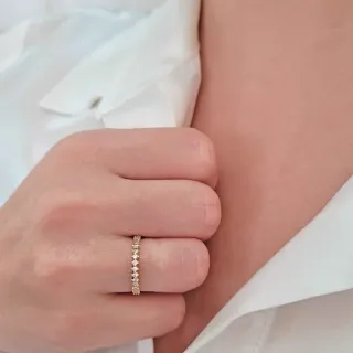 Meia aliança com pedras de ouro 18k 1,25mm