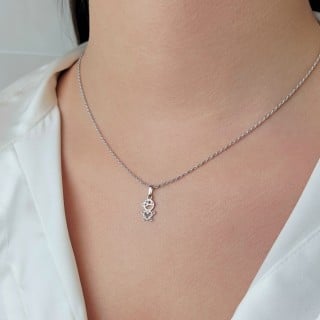 Pingente de ouro branco menino coração cravejado